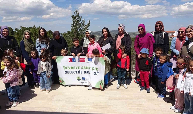 Yozgat'ın Miniklerinden Anlamlı Anneler Günü Hediyesi: Doğa Temizliği ve El Emeği Çantalar