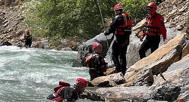 Yüksekova'da Kaybolan Gencin Arama Çalışmaları Irak Sınırına Dayandı