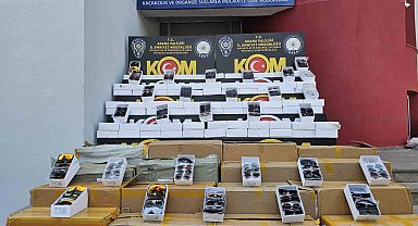 Adana'da 14 Milyon TL Değerinde Kaçak Telefon ve Gözlük Ele Geçirildi