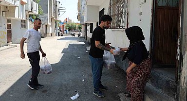 Adana'da ihtiyaç sahibi ailelere et dağıtıldı