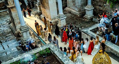 Antalya Fashion Week 2025, Hadrian Kapısı'ndaki Görkemli Final Defilesiyle Sona Erdi