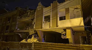 Avcılar'da Yıkımına Başlanan Bina Kısmen Çöktü!