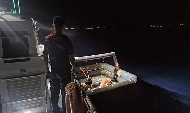 Ayvalık Açıklarında Geri İtilen 2 Düzensiz Göçmen Kurtarıldı