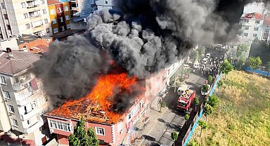 Bağcılar'da Çatı Yangını Paniğe Neden Oldu