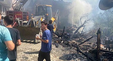 Bartın Kozcağız'da Bahçe Ocağından Çıkan Kıvılcımlar 5 Evi Kül Etti: Can Kaybı Yaşanmadı