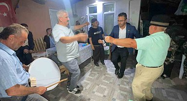 Bartın Ulus'ta Asırlık Bayram Geleneği Yaşatılıyor: Davul Zurnalı Kutlama!