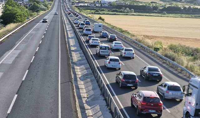 Bayram Tatilinde Trakya Yolu Kilitlendi: Kilometrelerce Araç Kuyruğu Oluştu