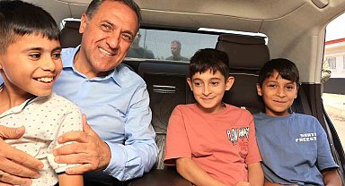 Bingöl Valisi'nden Çocuklara Anlamlı Babalar Günü Sürprizi: İmzalı Forma Hediyesi!