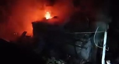 Bingöl'de Orman Yangını Eve Sıçradı: Kontrol Altına Alındı