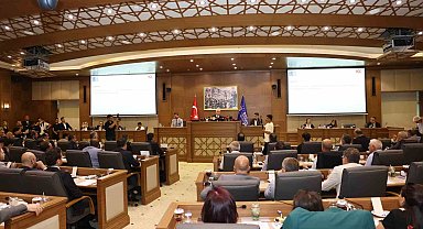 Bursa Büyükşehir Belediye Başkanı Bozbey'den Önemli Açıklamalar: Yenişehir Havaalanı ve Çarşı Düzenlemeleri Gündemde