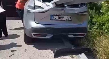Çanakkale'de Otomobil Bariyere Saplandı: Sürücü Yaralandı