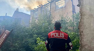 Çankırı'da Metruk Evde Yangın: Kullanılamaz Hale Geldi