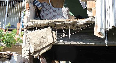 Denizli'de Eşya Taşınırken Balkon Çöktü: 3 Kişi Yaralandı