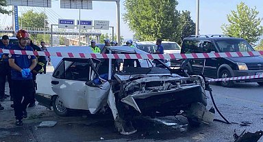 Denizli'de Otomobil Ağaca Çarptı: 1 Ölü, 4 Yaralı