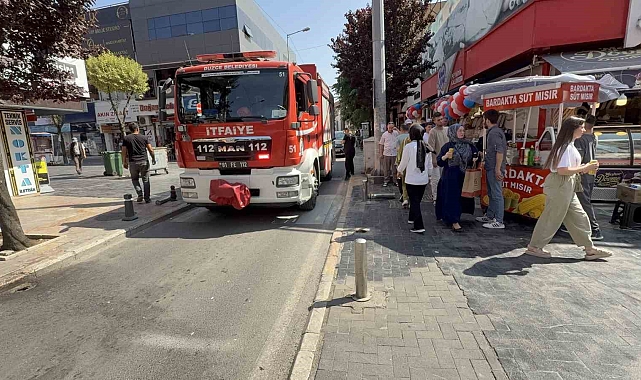Düzce&#039;de İş Merkezinde Elektrik Panosundan Dumanlar Yükseldi: Korku Dolu Anlar