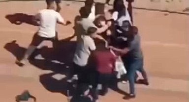Elazığ Karakoçan'da Çocuk Kavgası Aileleri Karşı Karşıya Getirdi: Sopalı Kavga Kamerada