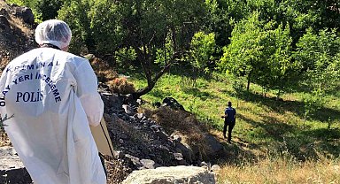 Elazığ'da Ağaca Asılı Kimliği Belirsiz Erkek Cesedi Bulundu