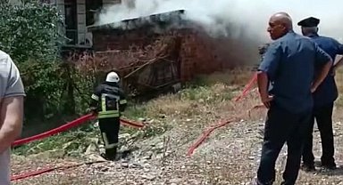 Elazığ'da Odunluk Yangını Kontrol Altına Alındı
