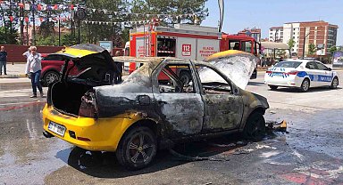 Elazığ'da Ticari Taksi Bir Anda Alev Topuna Döndü: Sürücü Yaralandı