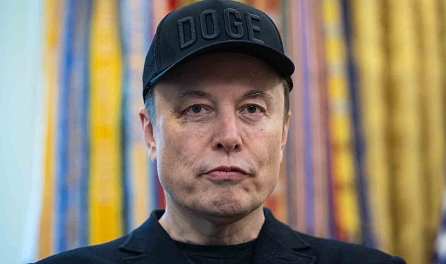 Elon Musk, "Donald Trump, Epstein dosyalarında" paylaşımını sildi