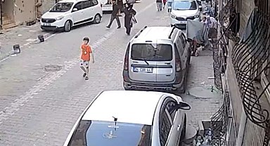 Esenyurt'ta Kalabalık Sokakta Telefon Hırsızlığı: O Anlar Kamerada