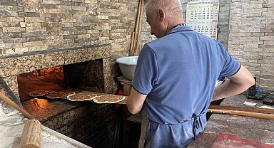 Eskişehirli Pideci Mustafa Çubuk, 400 Derecelik Fırının Karşısında Sıcaklarla Mücadele Ediyor