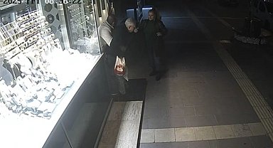 Esnafın Kahramanlığı Kamerada: Boğazına Fındık Kaçan Vatandaşı Kurtardı