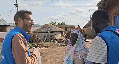 Feke İmam Hatibi Afrika'da Kurban Vekaletlerini Dağıttı, Türk Bayraklı Futbol Maçıyla Gönülleri Fethetti