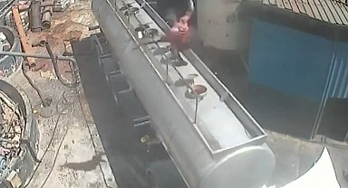 Gaziantep'te Ayçiçek Yağı Fabrikasında Dehşet Anları: Sigara Patlamaya Neden Oldu, İşçi Ağır Yaralandı