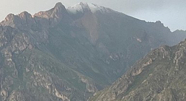 Hakkari'de Haziran Karı Sürprizi: Sümbül Dağı Beyaza Büründü
