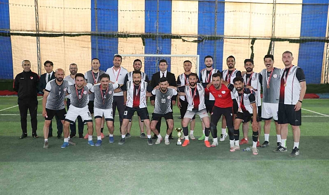 Hakkari&#039;de öğretmenler arası futbol turnuvası sona erdi
