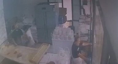 Hatay'da Faciadan Dönüldü: Ehliyetsiz Sürücünün Kamyoneti İş Yerlerine Daldı