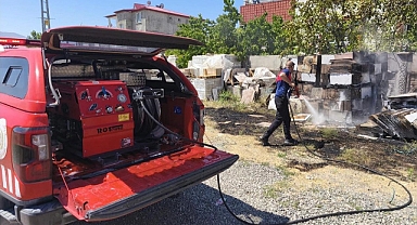 Iğdır'da Palet ve Fayans Deposunda Yangın: Hızlı Müdahale Felaketi Önledi