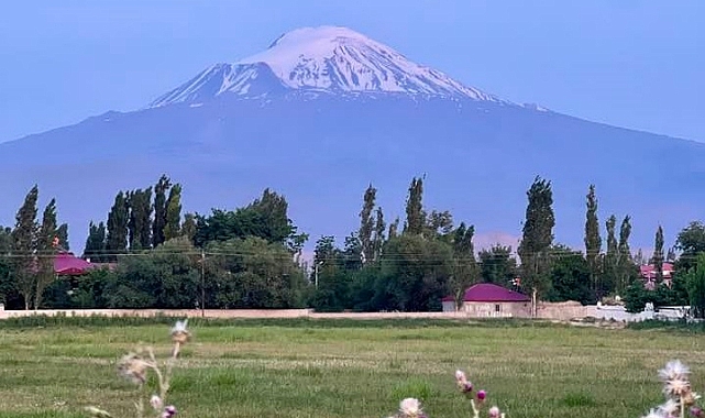 Iğdır'ın Görkemli Tacı: Ağrı Dağı'nın Büyüleyici Manzarası
