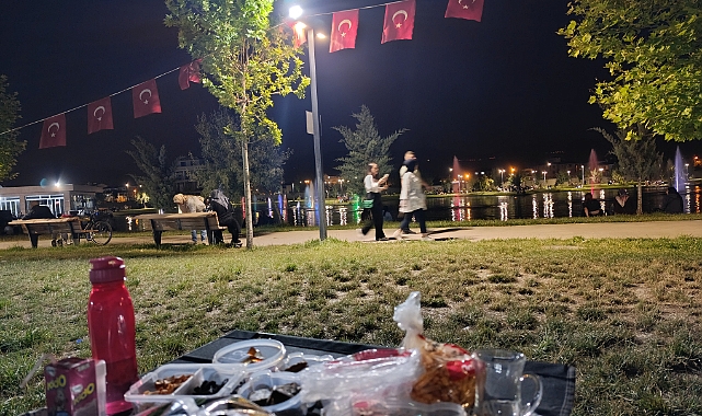 Iğdır Millet Bahçesi Bayramın Gözdesi: Tıklım Tıklım Doldu!