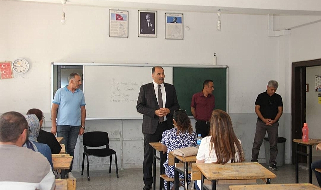 İl Milli Eğitim Müdürü Aziz Gün, Merkez Okullardaki Zümre Toplantılarına Katıldı