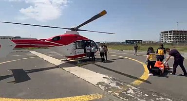 İlaç Zehirlenmesi Geçiren 17 Yaşındaki Genç Helikopter Ambulansla Ağrı'ya Sevk Edildi