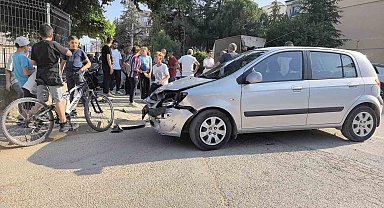 İnegöl'de Otomobille Çarpışan Motosiklet Sürücüsü Ağır Yaralandı