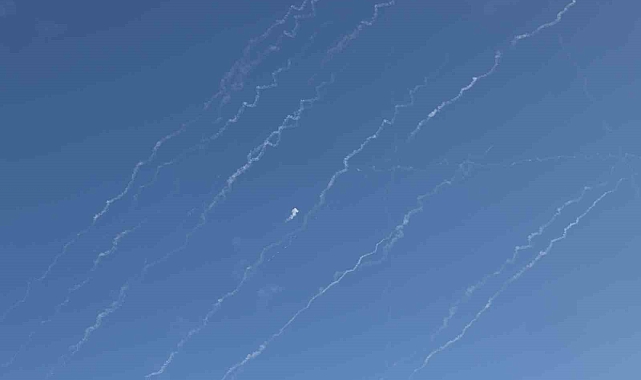 İran, ABD Saldırısının Ardından İsrail&#039;i Füze Yağmuruna Tuttu: 16 Yaralı!