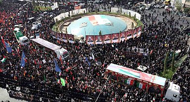 İran'da İsrail saldırılarında hayatını kaybeden 60 kişi son yolculuğuna uğurladı