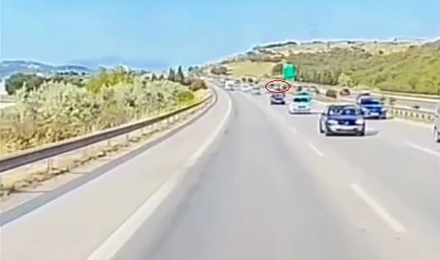 İstanbul-İzmir Otobanı'nda Trafik Terörü: Tehlikeli Makas Atan Sürücü Kamerada