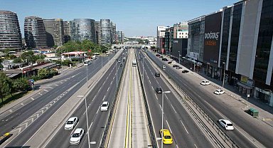 İstanbul'da Bayram Sakinliği: E-5 ve Anayollar Boş Kaldı