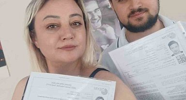 İzmir'de Anne ve Oğul YKS Sınav Heyecanı Yaşadı: Aynı Okulda Ter Döktüler!