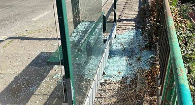 İzmit'te Otobüs Durağına Kimyasal Maddeli Saldırı