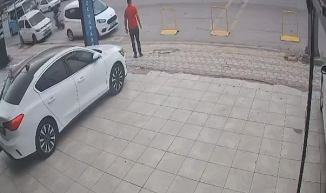 Karşıya geçmeye çalışan yaşlı adama kamyonet çarptı: O anlar kamerada