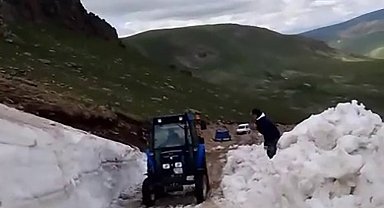 Kars'ta, haziran ayının ortasında karla mücadele