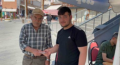 Kayseri Develi'de Örnek Davranış: 14 Yaşındaki Suriyeli Muhammed, Bulduğu Parayı Polise Teslim Etti