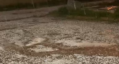 Kelkit'i Beyaza Bürüyen Dolu Yağışı Tarım Arazilerine Zarar Verdi