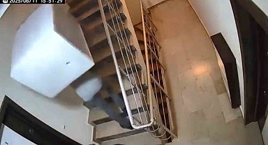 Terlik Çalan Servis Çalışanlarının İşine Son Verildi