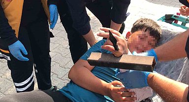 Korku dolu anlar, çocuğun eline demir saplandı
